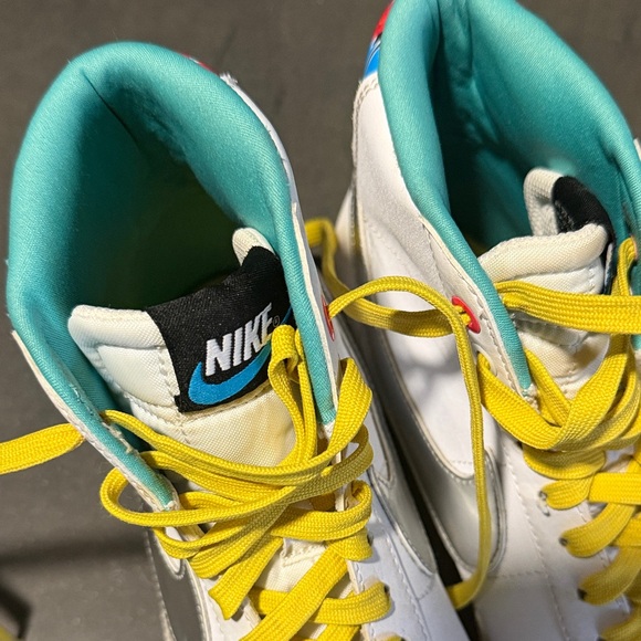 Nike Blazer Mid 77 Big Kid Sneakers - Picture 4 of 7